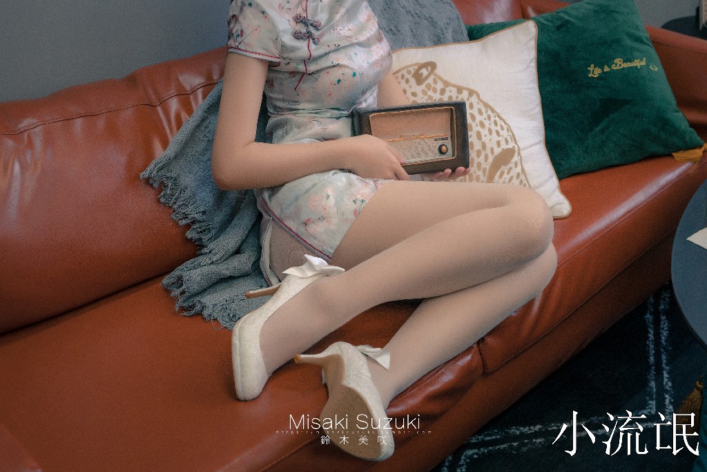 铃木美咲 (Misaki Suzuki) - Cheongsam (1).jpg