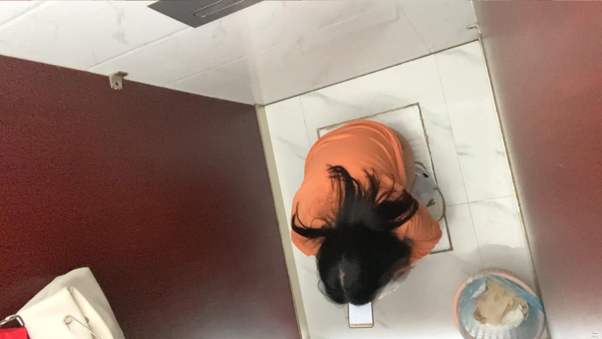 大神潜入医院厕所偷拍美女医生和患者 贴逼拍摄 危险系数也是相当大的 第二季.mp4_2023.jpg